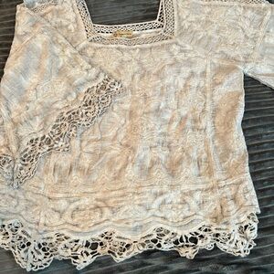 Size Medium linen blend top